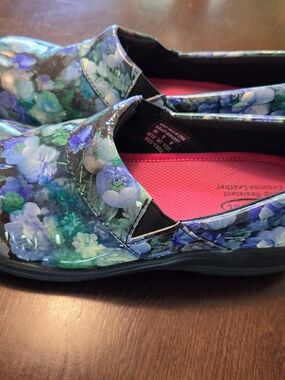 Laforst Women's Rachel Green/Blue Floral Nursing Clogs Size 8